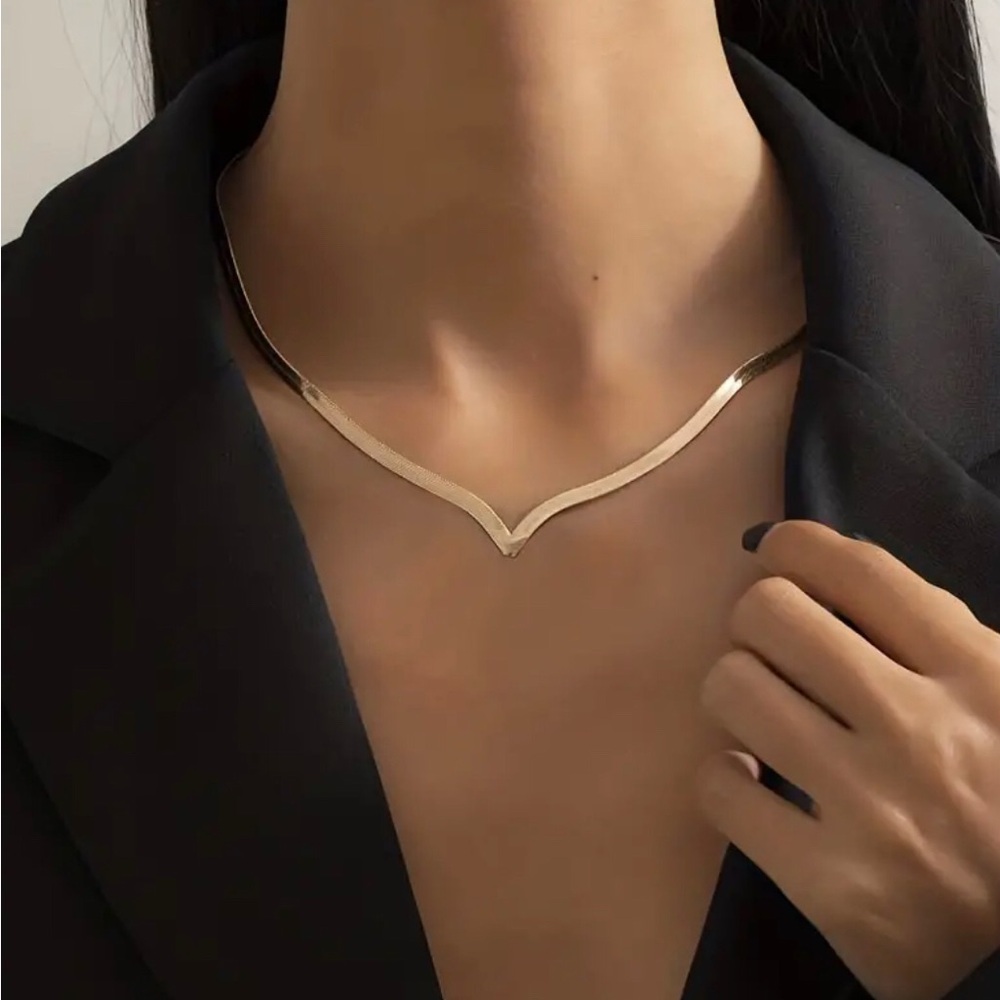 Silver Herringbone Chevron Necklace